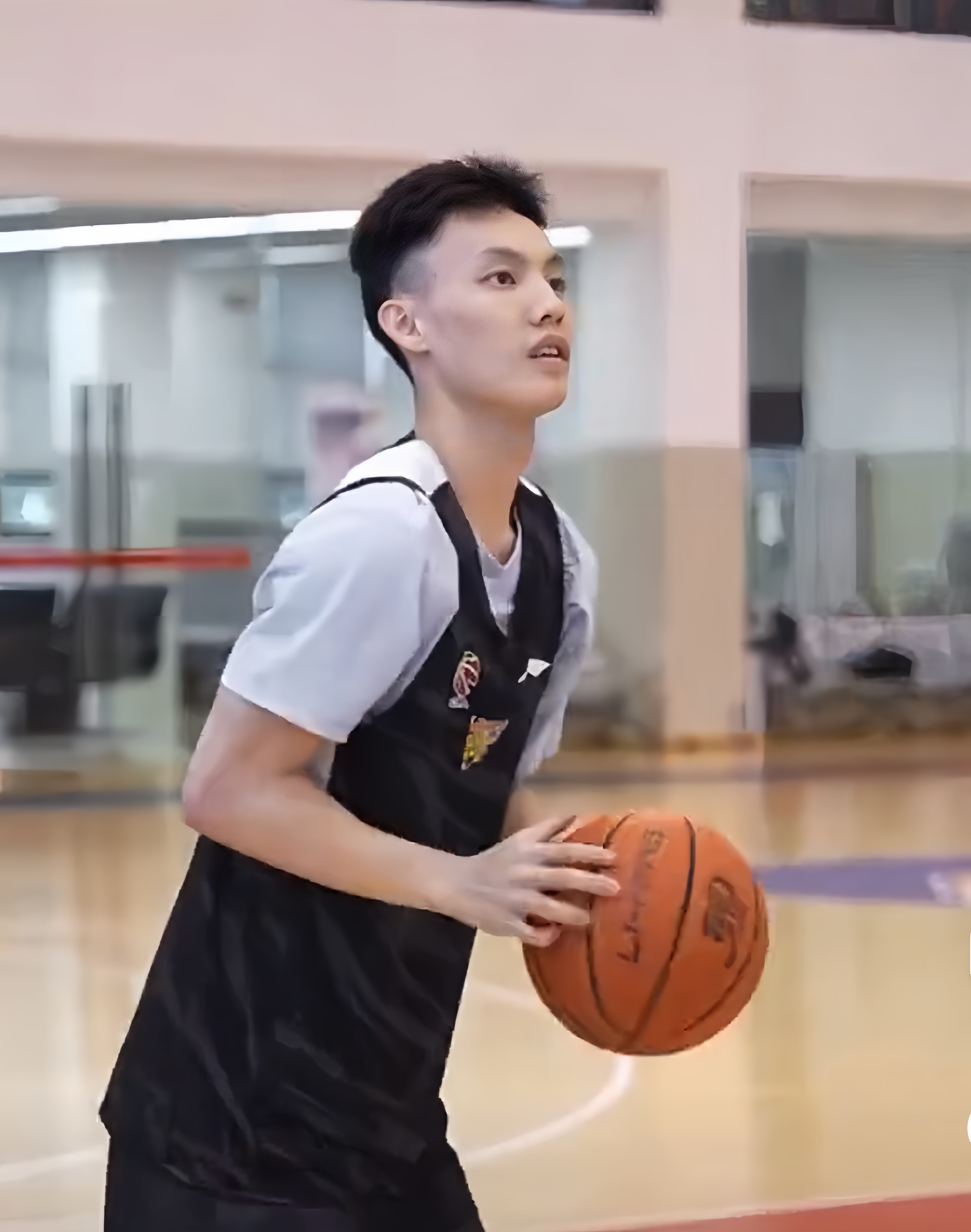 爱游戏体育包含今晨体能课后，广东宏远官宣签约备战CBA常规赛，媒体盛赞，训练强度明显提升的词条